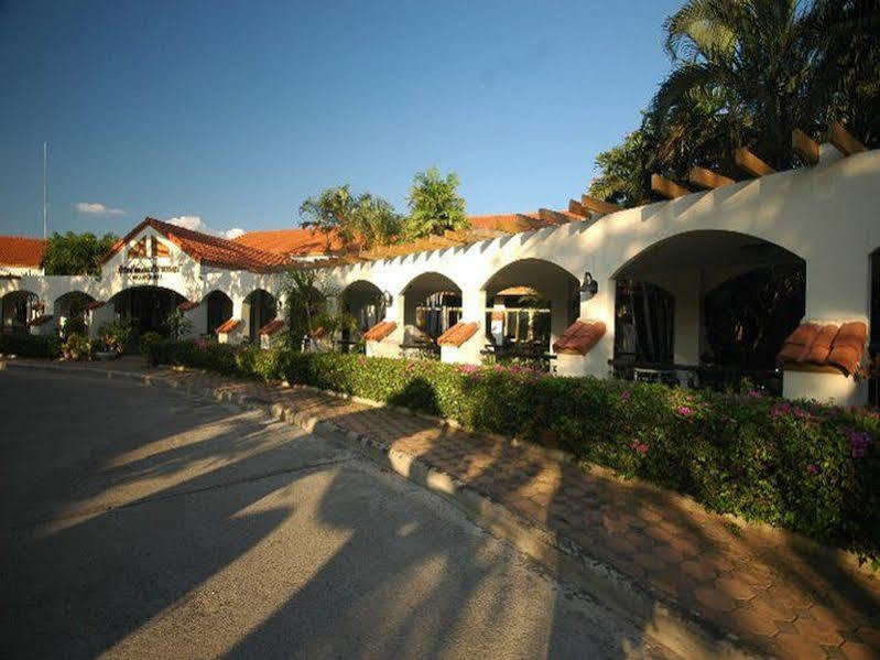 Dad D Resort By Lopburi Inn Resort Exteriér fotografie